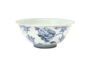 A CHINESE BLUE AND WHITE 'PEONIES' BOWL 明 青花牡丹紋盌