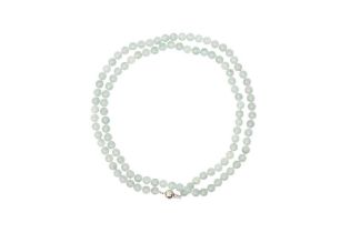 A CHINESE JADE BEAD NECKLACE 玉珠項鍊