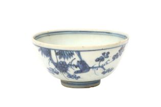 A CHINESE BLUE AND WHITE 'BIRD AND FLOWERS' BOWL 明 青花花鳥圖紋盌
