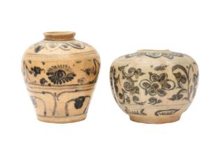 TWO CHINESE BLUE AND WHITE SMALL JARS 明 青花小瓶兩件