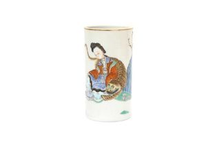 A SMALL CHINESE FAMILLE-ROSE 'WOMAN AND TIGER' BRUSH POT, BITONG 二十世紀 粉彩仕女與老虎圖紋筆筒