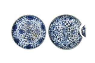 TWO CHINESE BLUE AND WHITE DISHES 明或清 青花花卉紋盤兩件