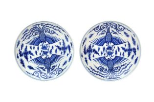 A PAIR OF CHINESE BLUE AND WHITE 'PHOENIX' DISHES 二十世紀 青花雙鳳紋盤一對 《大清光緒年製》款