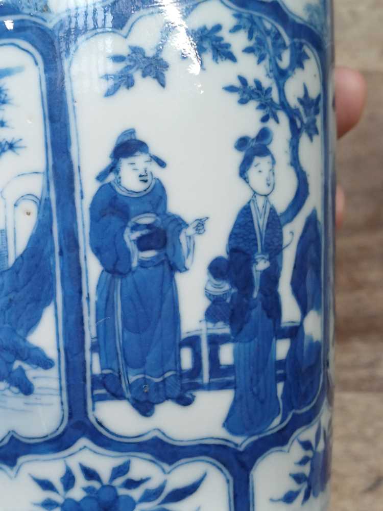 A CHINESE BLUE AND WHITE 'FIGURATIVE' VASE 清康熙 青花人物故事圖紋瓶 - Image 3 of 12