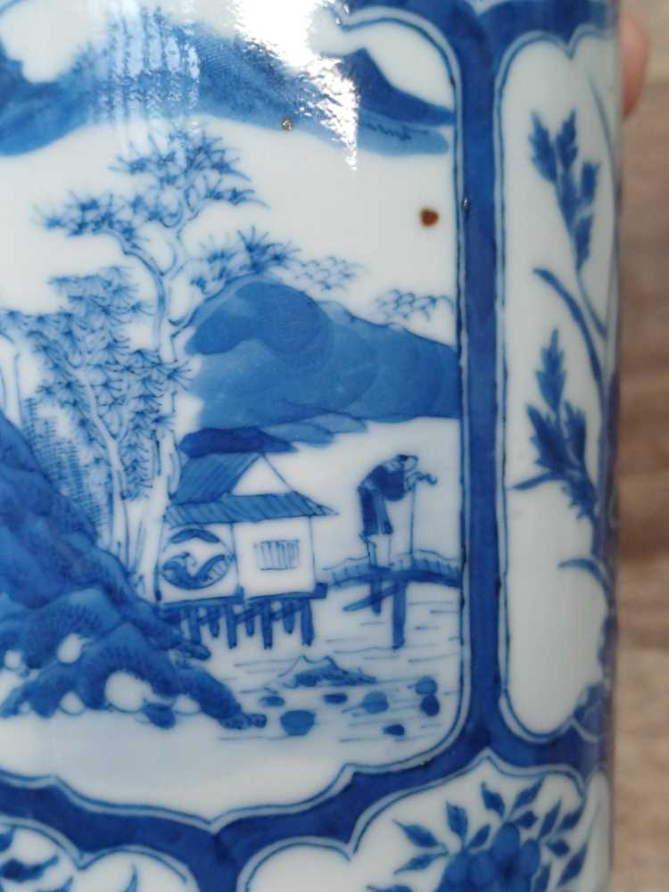 A CHINESE BLUE AND WHITE 'FIGURATIVE' VASE 清康熙 青花人物故事圖紋瓶 - Image 9 of 12