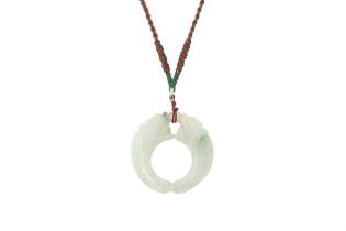 A CHINESE JADE 'TWIN CARP' PENDANT 二十世紀 青白玉雙魚珮