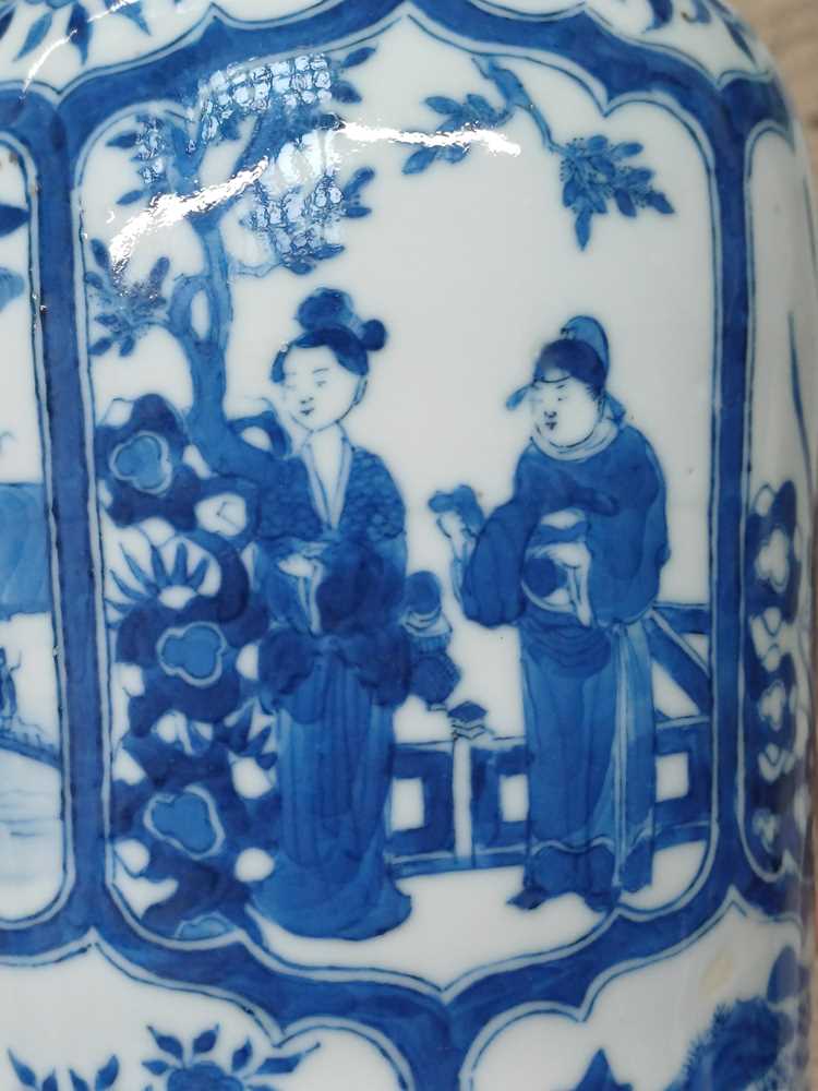 A CHINESE BLUE AND WHITE 'FIGURATIVE' VASE 清康熙 青花人物故事圖紋瓶 - Image 8 of 12