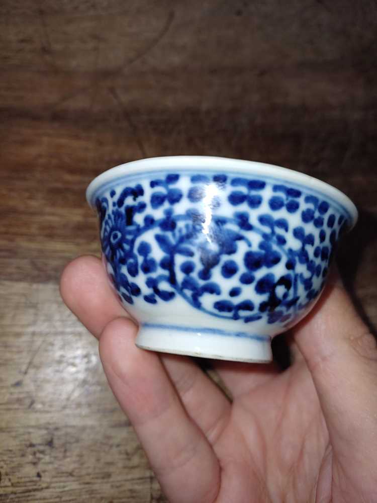 SIX CHINESE BLUE AND WHITE CUPS 清 青花盃六件 - Image 19 of 21