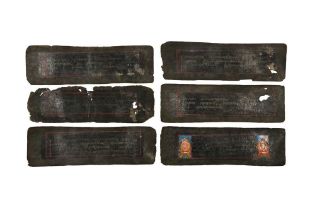 SIX TIBETAN MANUSCRIPT LEAVES 十八世紀 彩繪寫經經頁