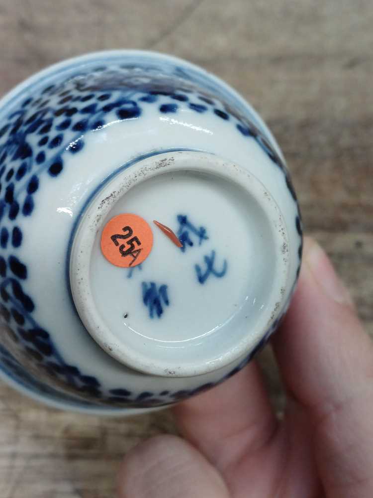 SIX CHINESE BLUE AND WHITE CUPS 清 青花盃六件 - Image 18 of 21