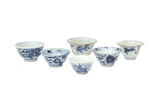 SIX CHINESE BLUE AND WHITE CUPS 清十九世紀 青花盃六件