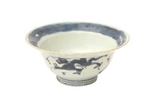 A CHINESE BLUE AND WHITE 'DRAGON AND PHOENIX' KLAPMUTS BOWL 清十九世紀 青花龍鳳紋盌