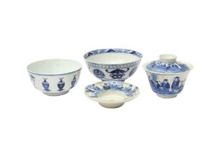 A GROUP OF CHINESE BLUE AND WHITE PORCELAIN 十九至二十世紀 青花瓷器一組