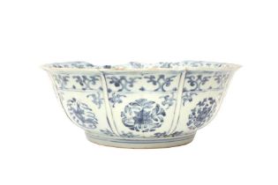 A CHINESE BLUE AND WHITE FOLIATE PUNCH BOWL 明 青花穿花龍紋葵口大盌 《大明年製》款