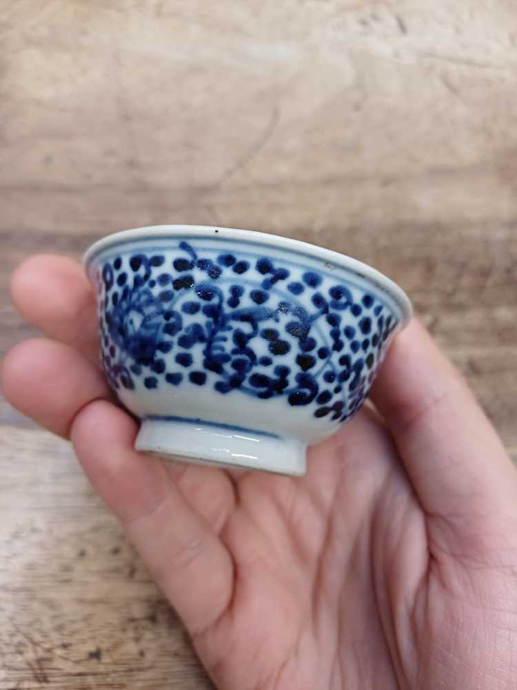 SIX CHINESE BLUE AND WHITE CUPS 清 青花盃六件 - Image 14 of 21