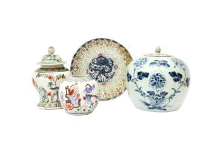 A GROUP OF CHINESE PORCELAIN OBJECTS 清十九世紀 各式瓷器一組