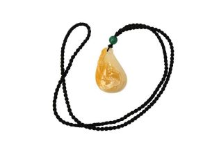 A CHINESE JADE 'FRUIT AND BAT' PENDANT 玉雕福壽連綿珮