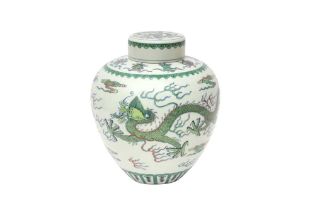 A CHINESE WUCAI 'DRAGON' JAR AND COVER 二十世紀 五彩雲龍紋蓋罐