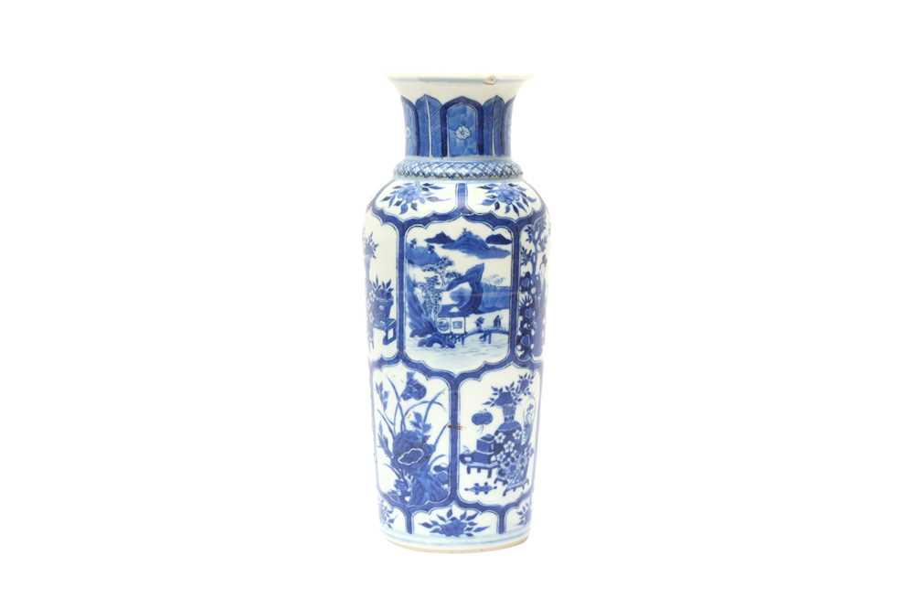 A CHINESE BLUE AND WHITE 'FIGURATIVE' VASE 清康熙 青花人物故事圖紋瓶