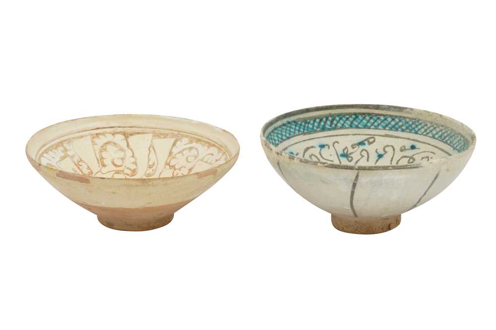 TWO MEDIEVAL IRANIAN POTTERY BOWLS Possibly Amol, Northern Iran, and Kashan or modern-day Azerbaijan - Image 2 of 3