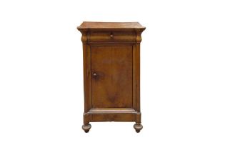 A 19TH CENTURY CONTINENTAL WALNUT NIGHT STAND