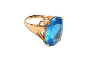 A TOPAZ AND DIAMOND RING