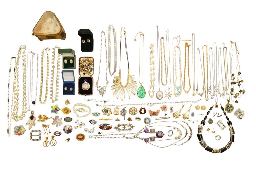 A LARGE GROUP OF SILVER AND COSTUME JEWELLERY