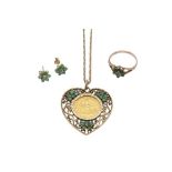 AN EMERALD JEWELLERY NECKLACE, EARRING AND RING SUITE