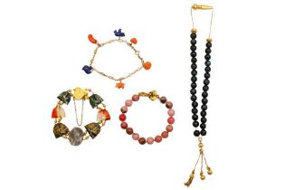 A MIXED GROUP OF HARDSTONE JEWELLERY