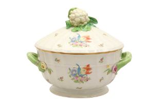 A LARGE HEREND PORCELAIN TUREEN