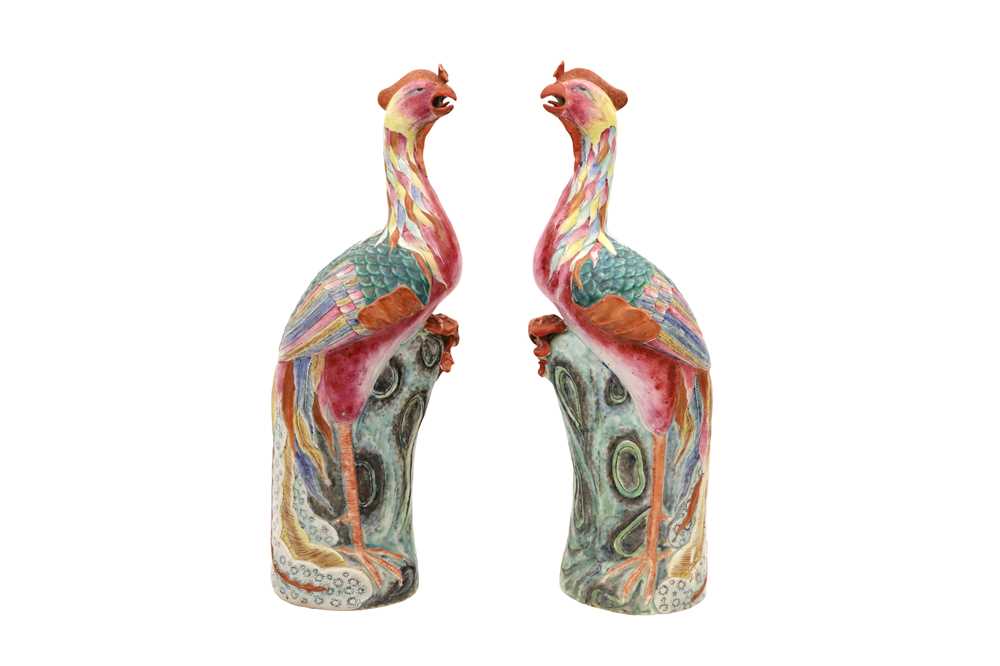 A PAIR OF CHINESE EXPORT FAMILLE-ROSE 'PHOENIX' FIGURES - Image 3 of 3