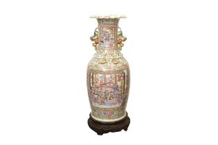 A LARGE CHINESE FAMILLE-ROSE CANTON VASE