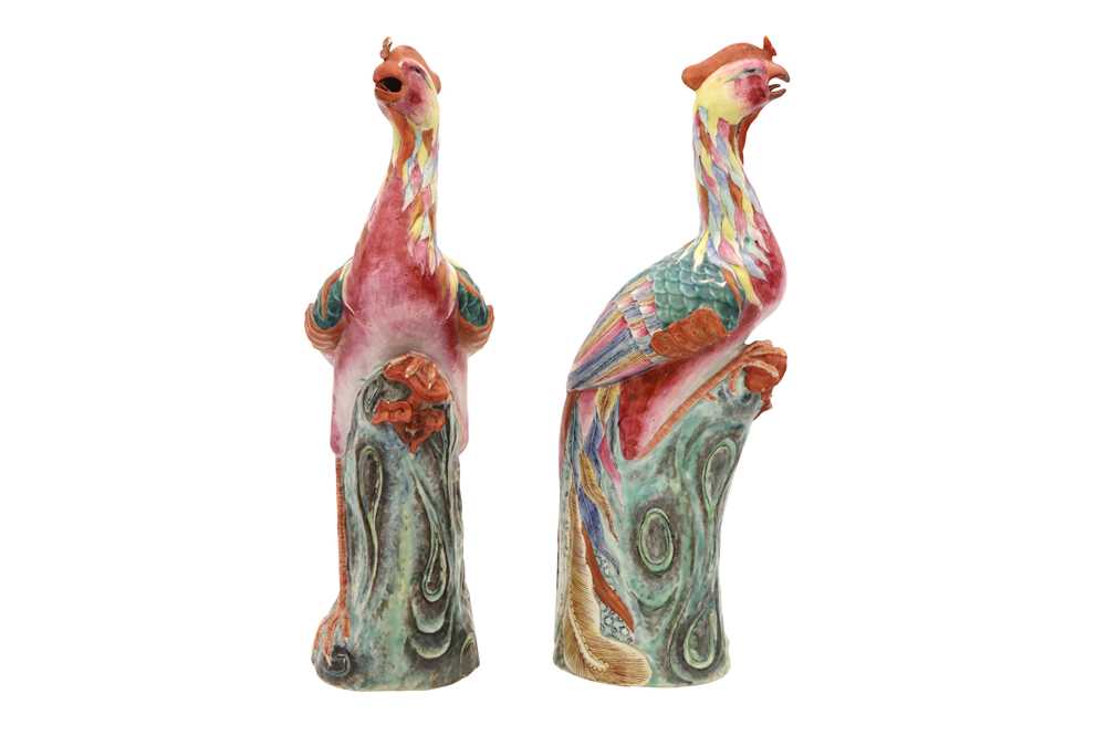 A PAIR OF CHINESE EXPORT FAMILLE-ROSE 'PHOENIX' FIGURES - Image 2 of 3