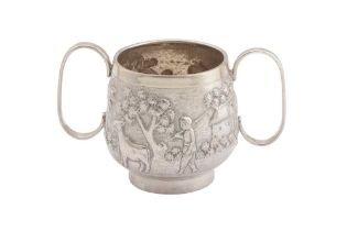 AN EARLY 20TH CENTURY ANGLO – INDIAN UNMARKED SILVER TWIN HANDLED SUGAR BOWL, CACLUTTA CIRCA 1910 Vi