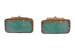 A PAIR OF JADE CUFFLINKS