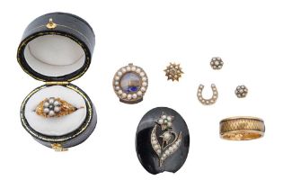 A COLLECTION OF MOURNING JEWELLERY