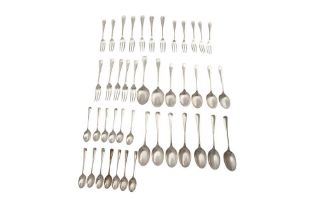 AN ELIZABETH II STERLING SILVER PART-CANTEEN / TABLE SERVICE OF FLATWARE 1959/60 BY ROBERTS AND BELK