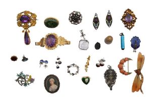 A COLLECTION OF MIXED JEWELLERY ITEMS