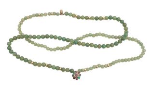 A QUARTZ BEAD NECKLACE