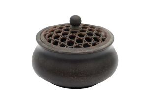 A SMALL CHINESE BRONZE CENSER AND COVER