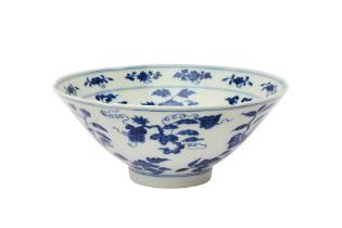 A CHINESE MING-STYLE BLUE AND WHITE 'FLORAL' BOWL