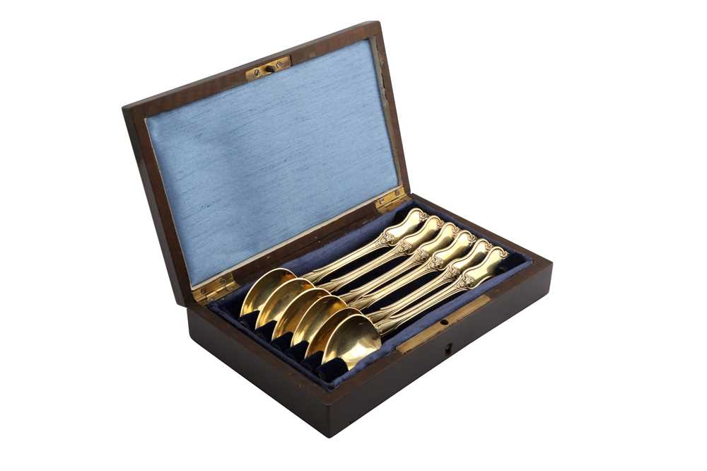 A CASED SET OF SIX LATE 19TH CENTURY FRENCH PROVINCIAL 800 STANDARD SILVER GILT TEASPOONS, CIRCA 189
