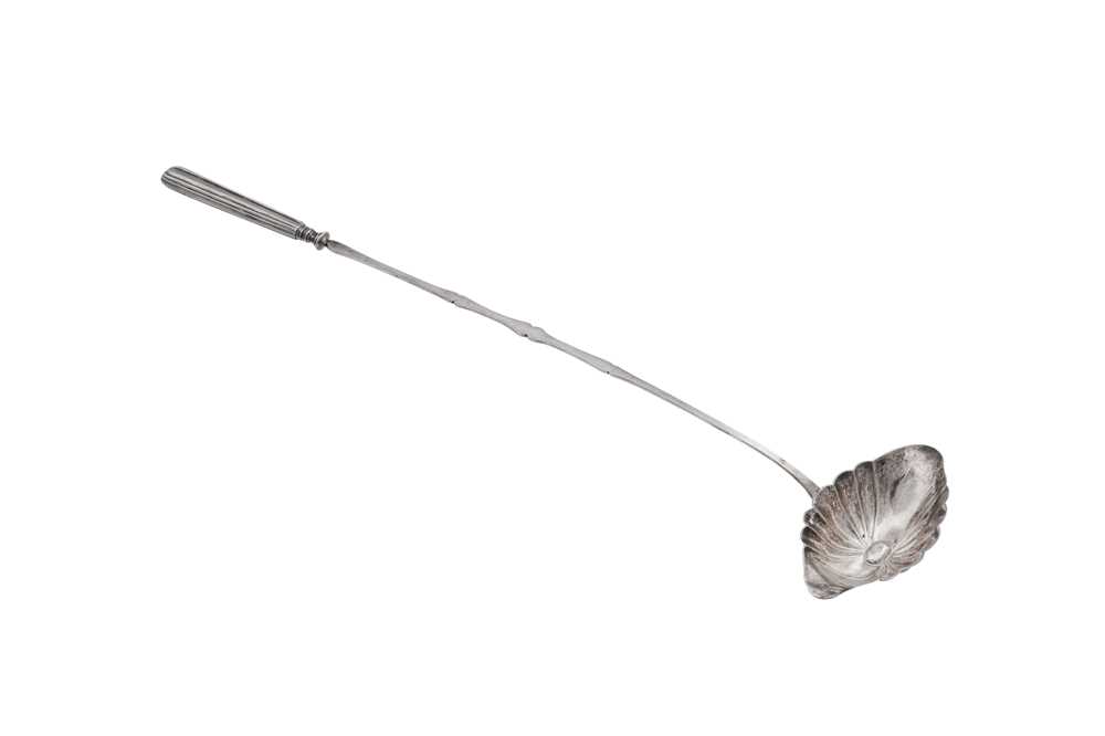 A LATE 19TH CENTURY FRENCH 950 STANDARD SILVER PUNCH LADLE, PARIS CIRCA 1890, MAKER'S MARK OBSCURED