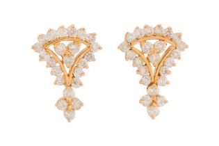 A PAIR OF DIAMOND PENDENT EARRINGS