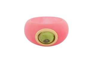 A PINK JADE AND PERIDOT RING