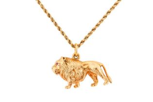 A LION PENDANT AND CHAIN
