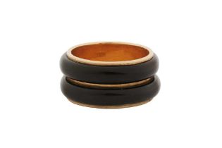 A GOLD AND ONYX RING