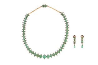 AN EMERALD AND WHITE SAPPHIRE NECKLACE AND EARRING SUITE