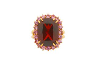 DOLCE & GABBANA Ι A GARNET AND PINK SAPPHIRE CLUSTER RING