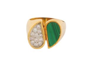 A MALCHITE AND DIAMOND RING